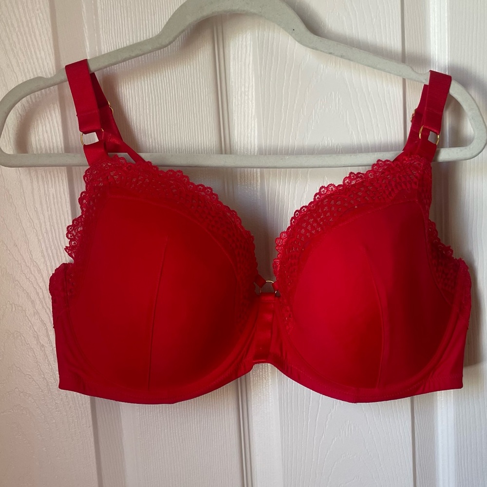 Adore Me Vibrant Red Lace Bra 38g Molded Cup Gold Details